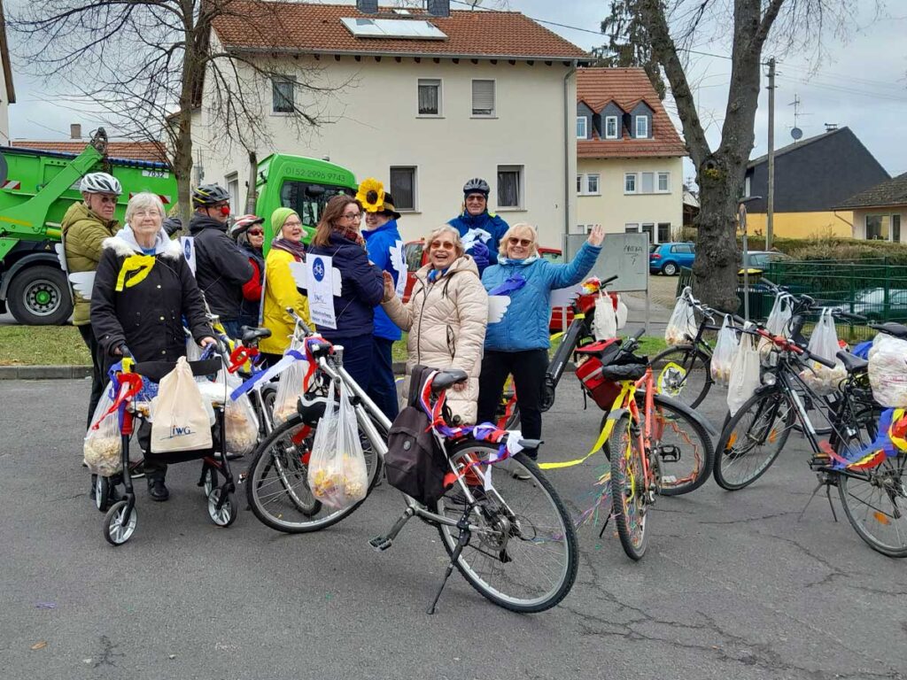 IWG mit Fahrrädern und Rollator in Wörsdorf